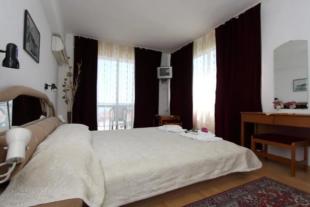 Family Hotel Verona Созополь